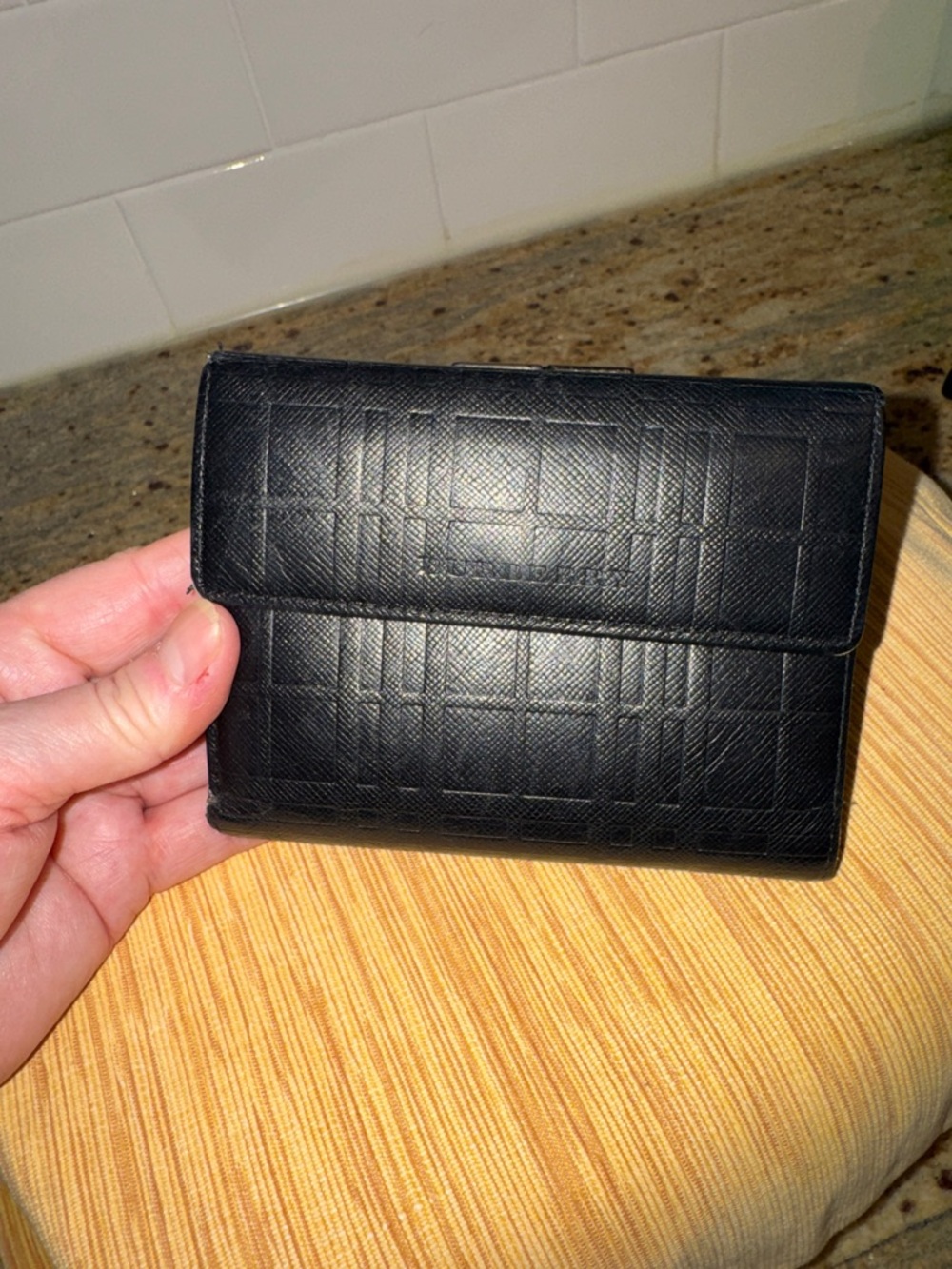Burberry Black Embossed Leather Bi-Fold Womens Kisslock Wallet - Picture 15 of 16